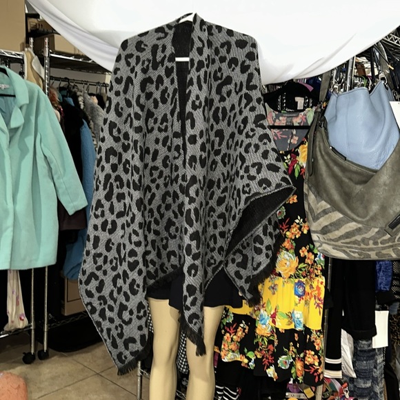 Banana Republic ruana wrap OS reversible - Picture 2 of 14